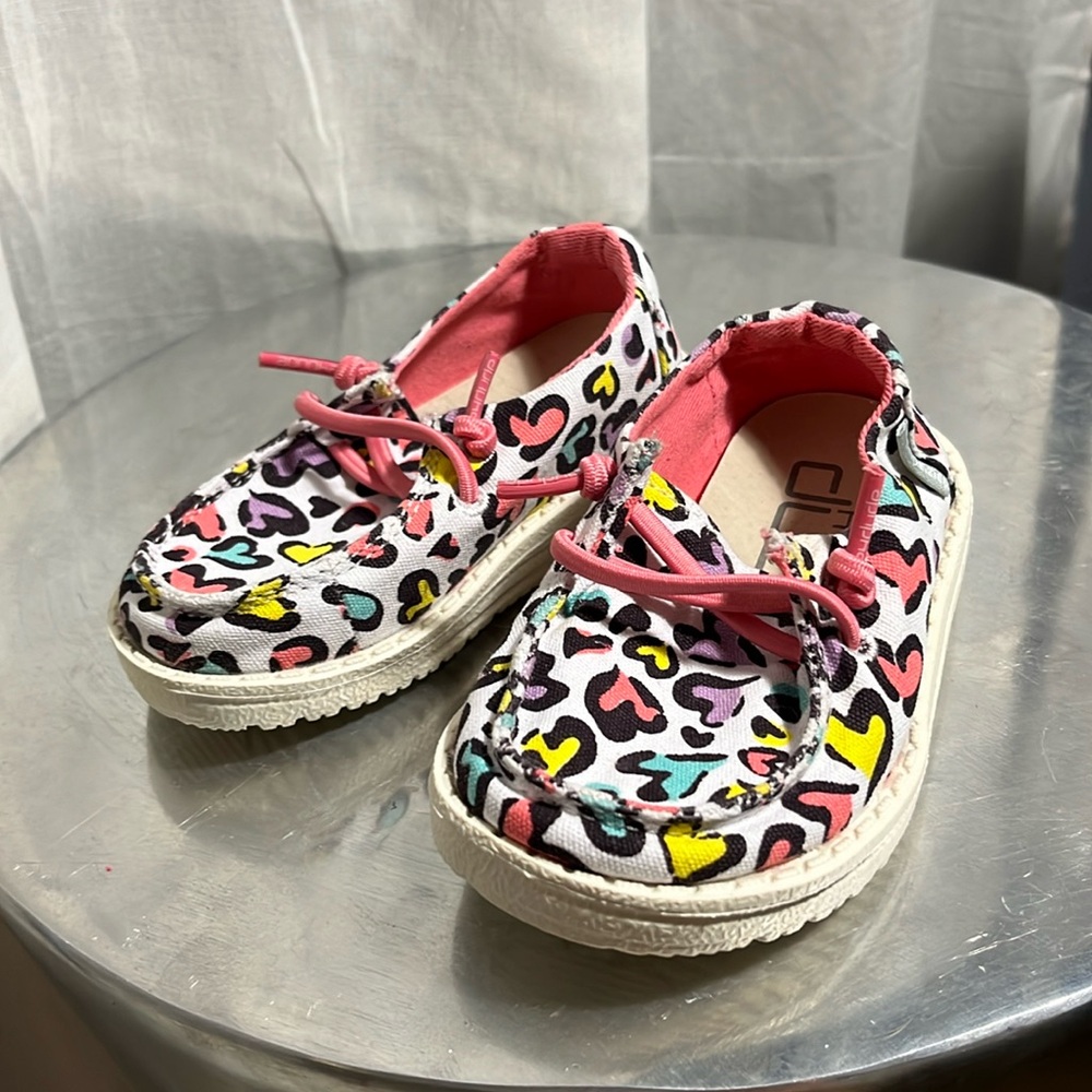 Toddler Hey Dude Sneakers Size 5 (heart print)